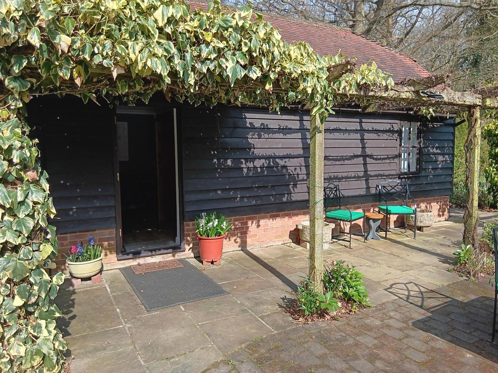 The Barn - Quiet Location Villa Ashford  Exterior photo